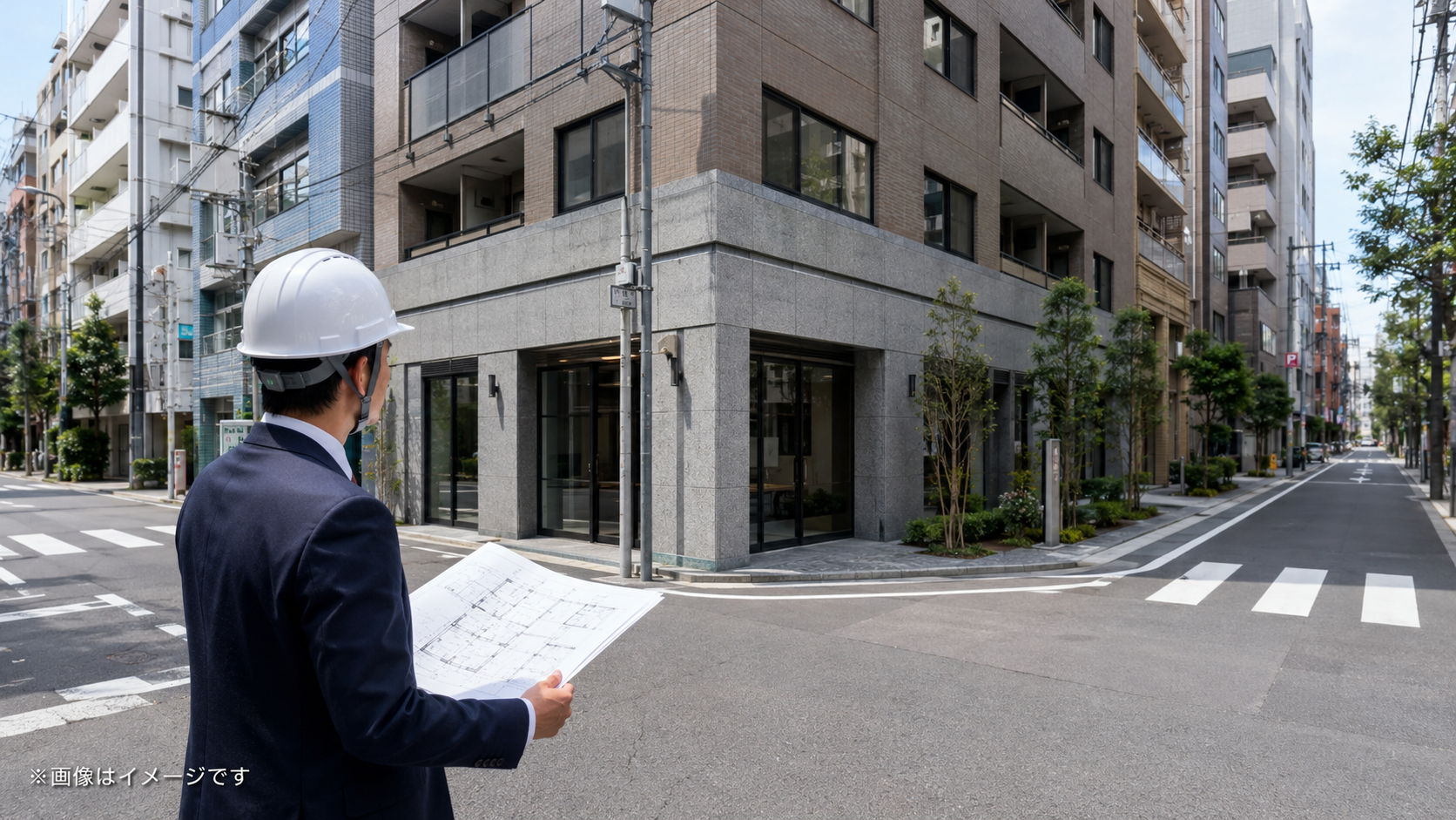 一つの敷地が建ぺい率60パーセントと80パーセントの区域にまたがり面積按分するイメージ