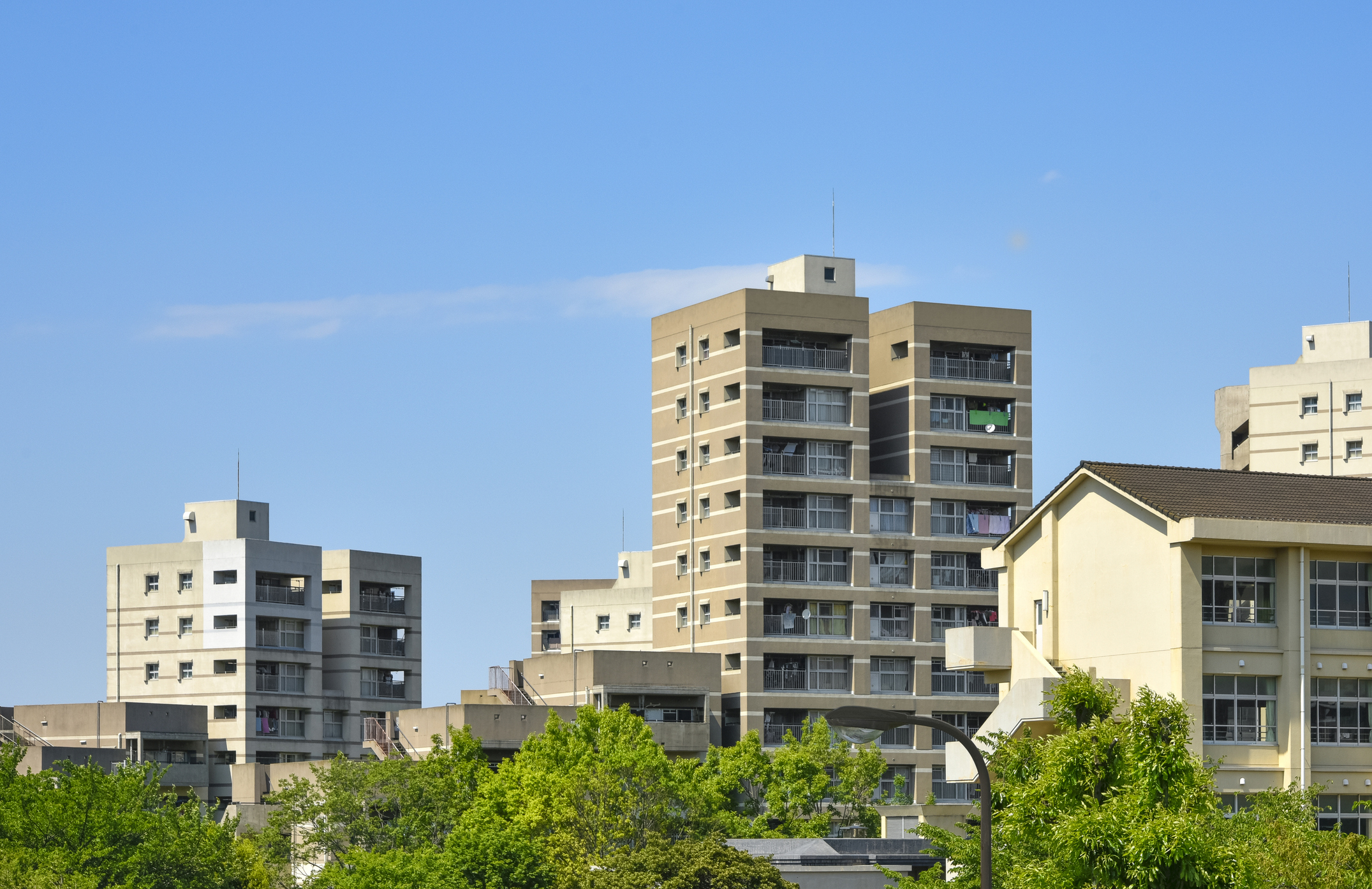 土地を所有する地主がアパートを建築し家賃収入からローンを返済するアパートローンの仕組み