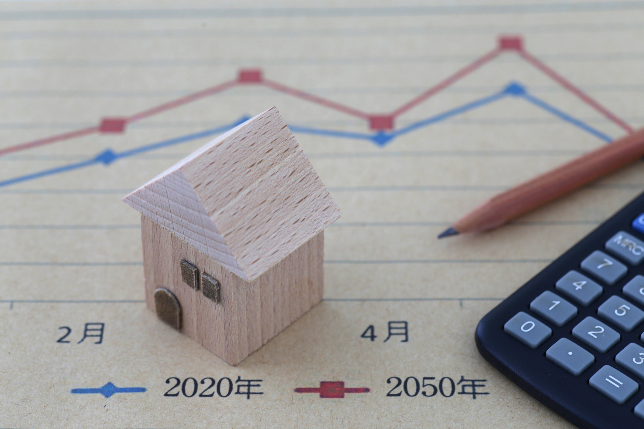 不動産を担保にした複数の融資商品を比較する金融実務のイメージ