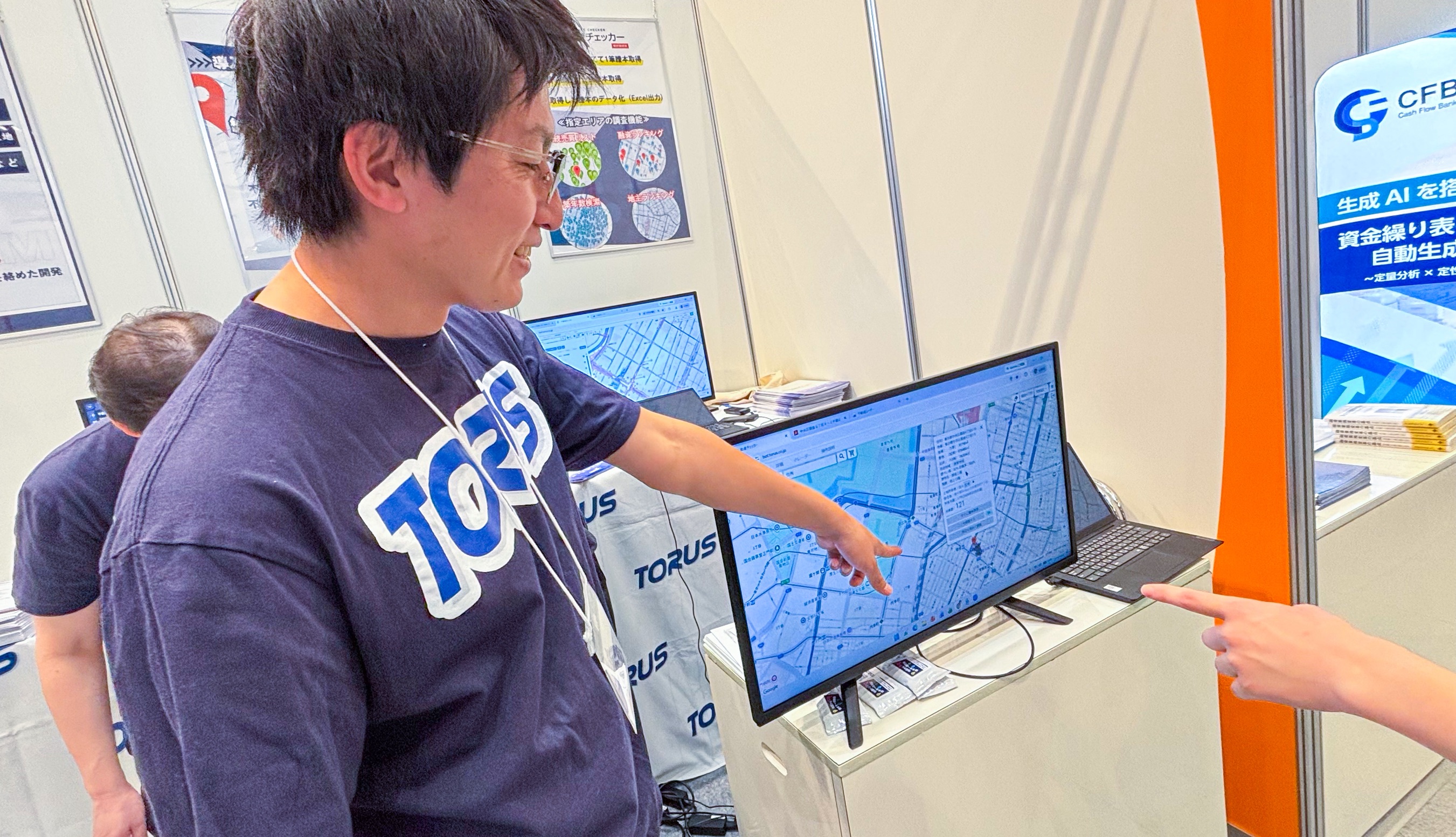 トーラスのブース上部サイン。不動産の魚群探知機を使って商談数をグッとアップと掲出